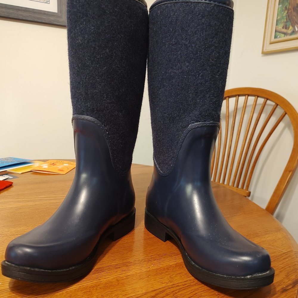 UGG Women's Navy Lined Rain/Snow Boots Size 6 Worn Once
